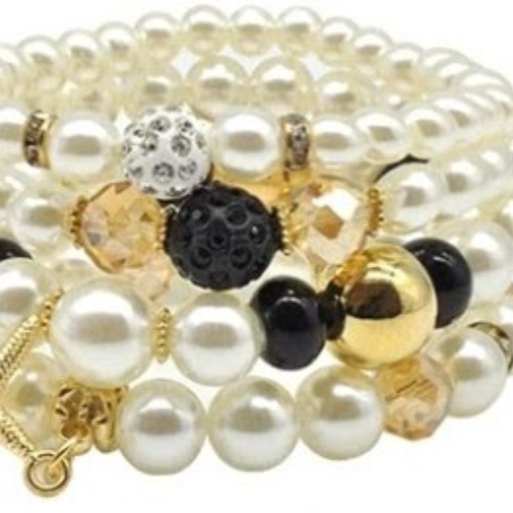 NWOT  Women's Fashion Pearl Stretch Bracelet